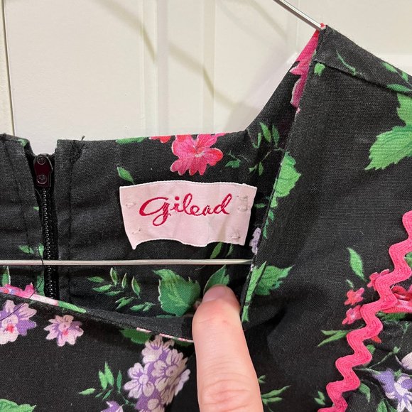 Vintage Floral Maxi Dress with Flowing Sleeves and Bric a Brac Detail - Picture 2 of 5